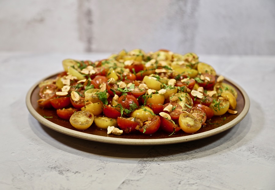 Tomato and peanut salad