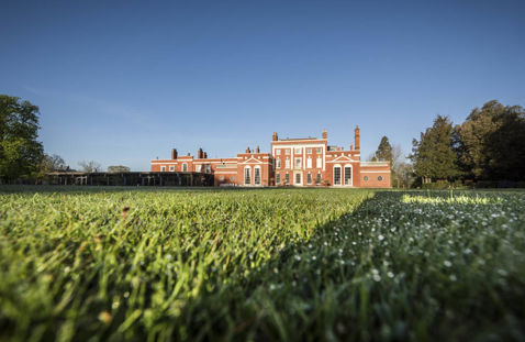 hinxton-hall-conference-centre-hall-across-lawn.jpg