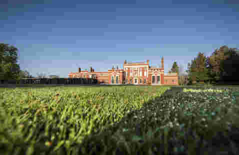 hinxton-hall-conference-centre-hall-across-lawn.jpg