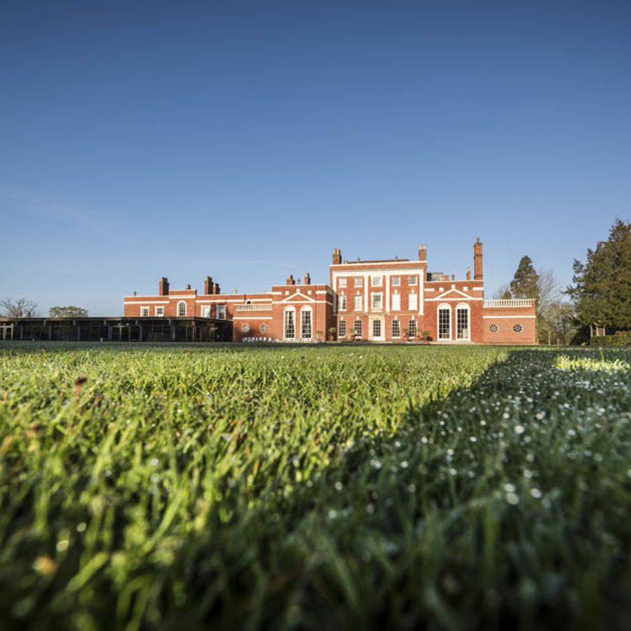 hinxton-hall-conference-centre-hall-across-lawn.jpg